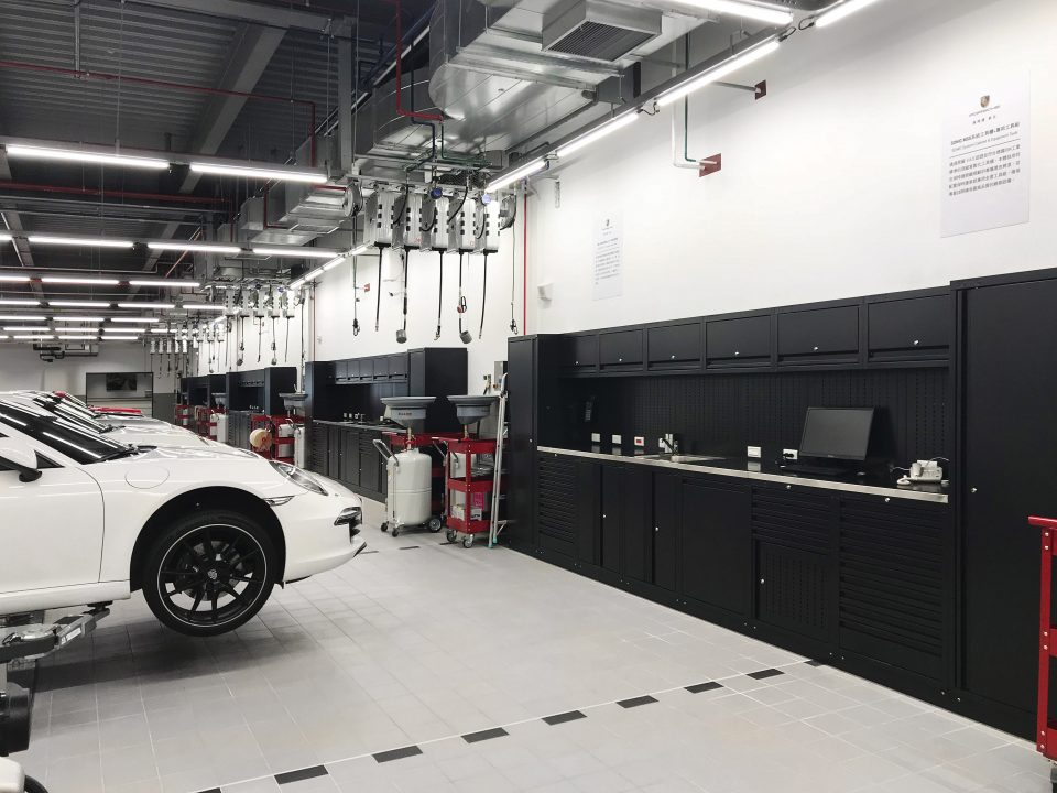 Technician preparing workstation to prevent empty service bay